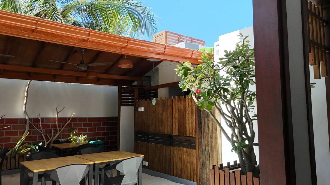 Seascape Retreats Dhigurah Hotel Dhigurah  Exterior photo