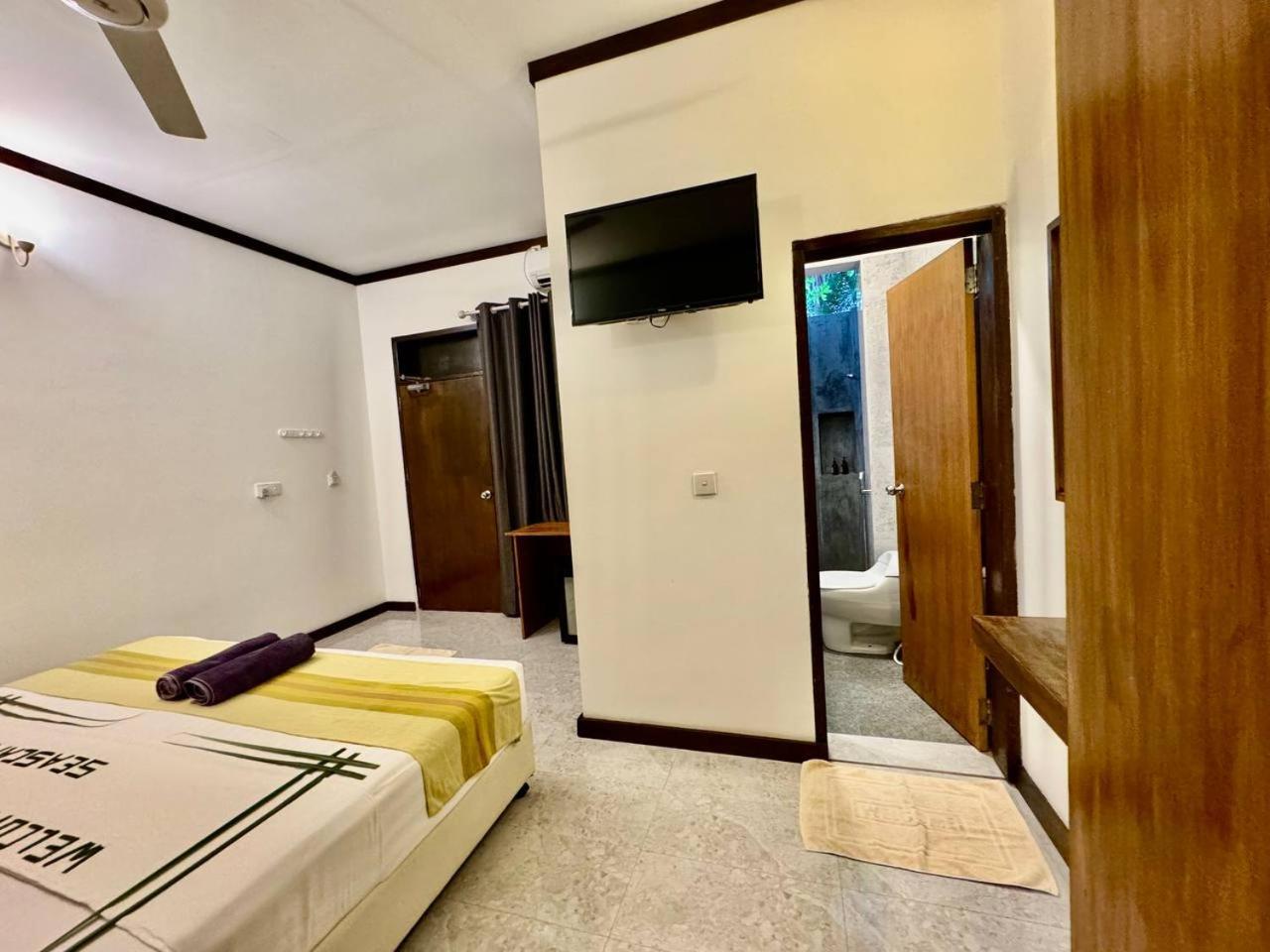 Seascape Retreats Dhigurah Hotel Dhigurah  Exterior photo