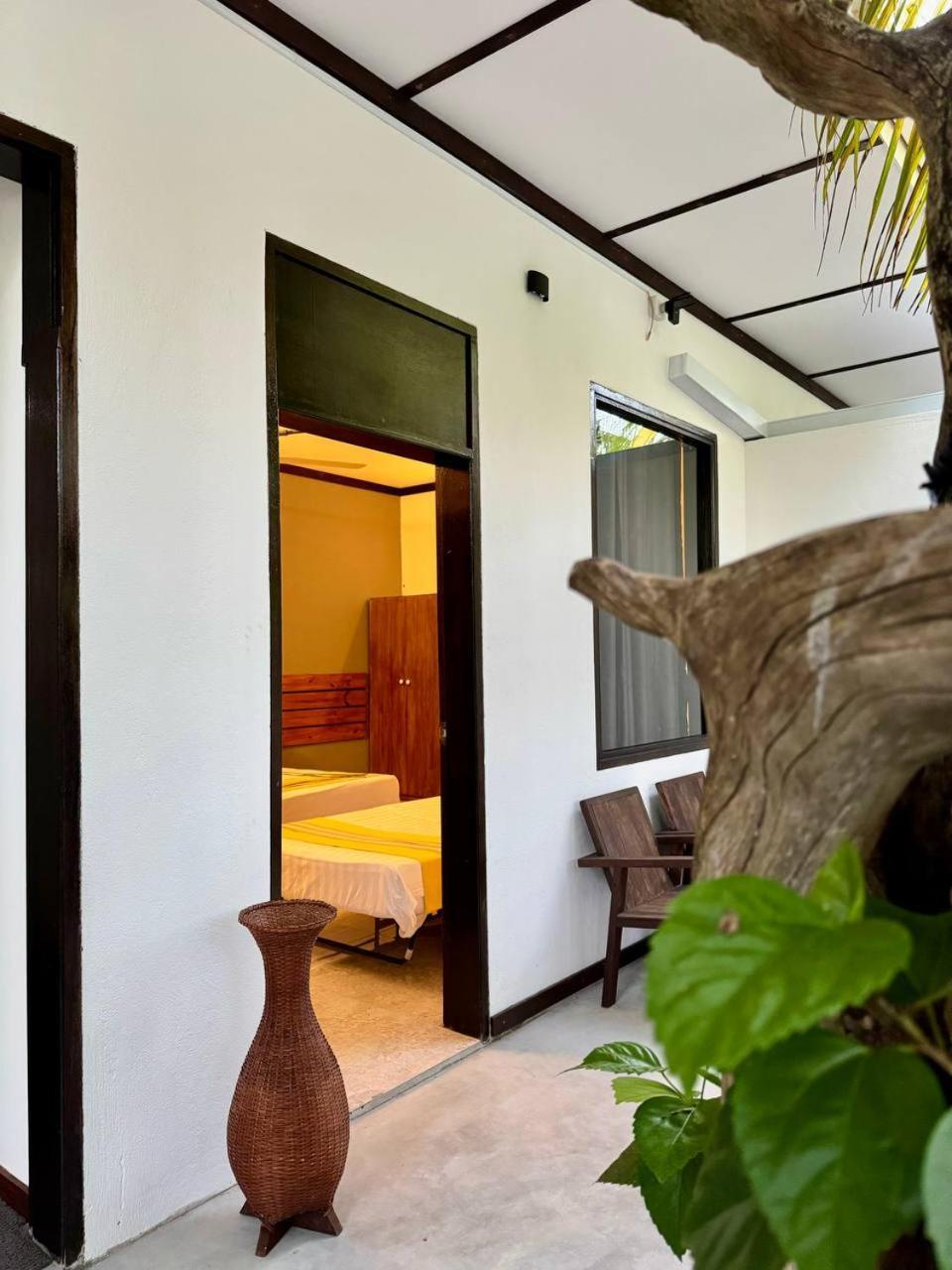Seascape Retreats Dhigurah Hotel Dhigurah  Exterior photo