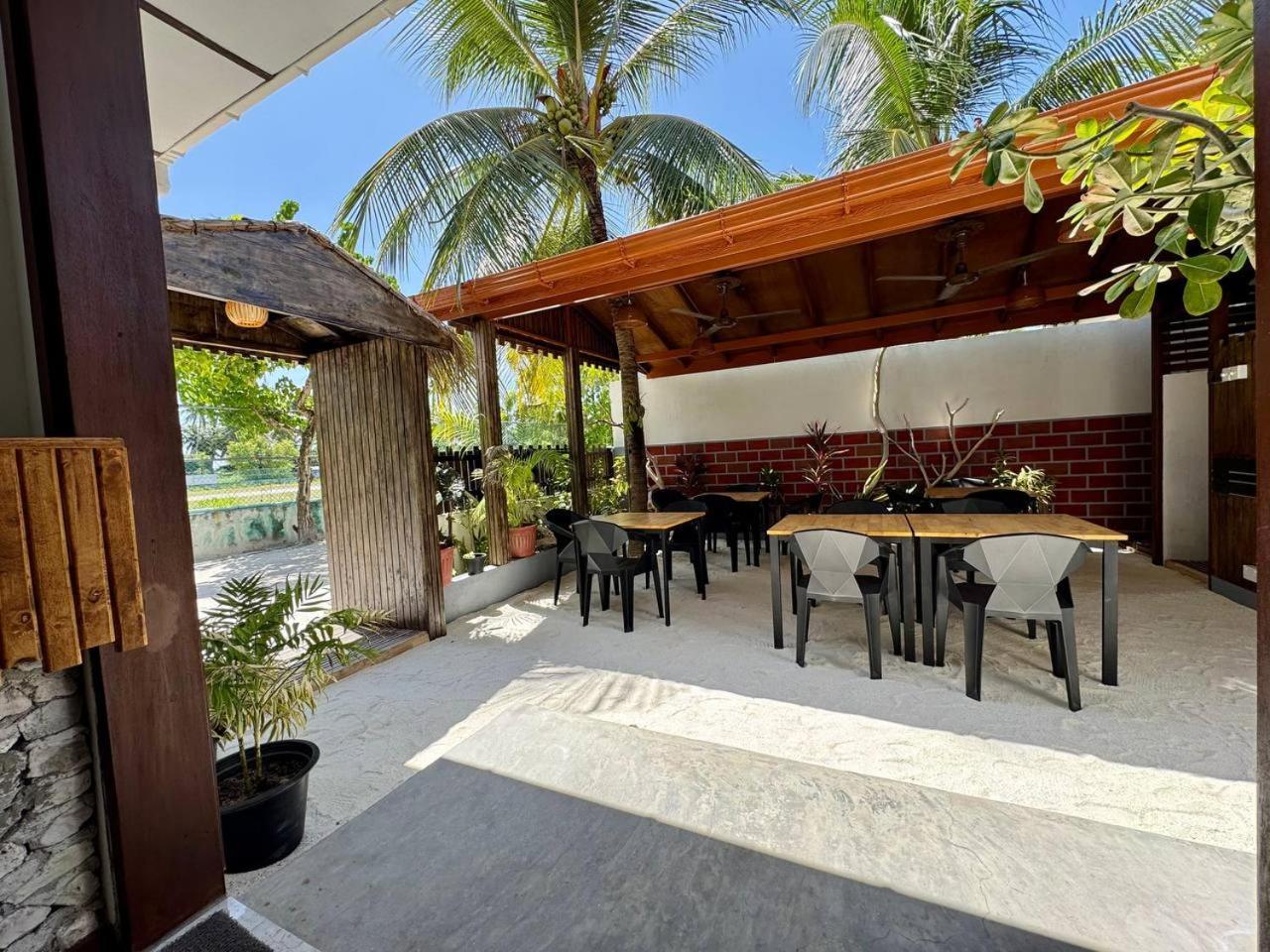 Seascape Retreats Dhigurah Hotel Dhigurah  Exterior photo
